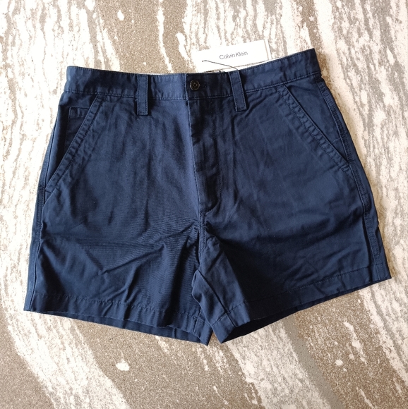Calvin Klein Men's Utility Chino Shorts New Size 33W - Picture 2 of 2